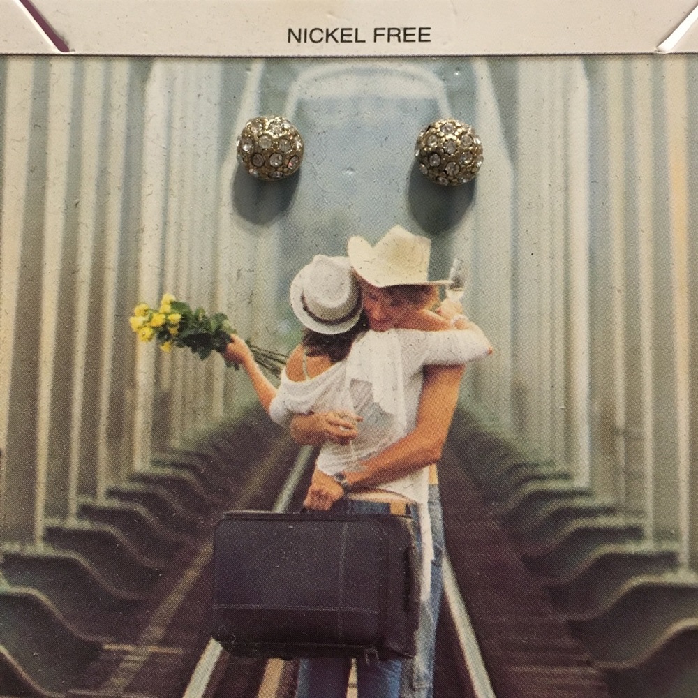 Gold with cubic zirconia studs