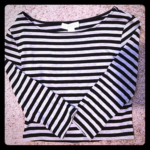 Black and gray crop top - Picture 2 of 3