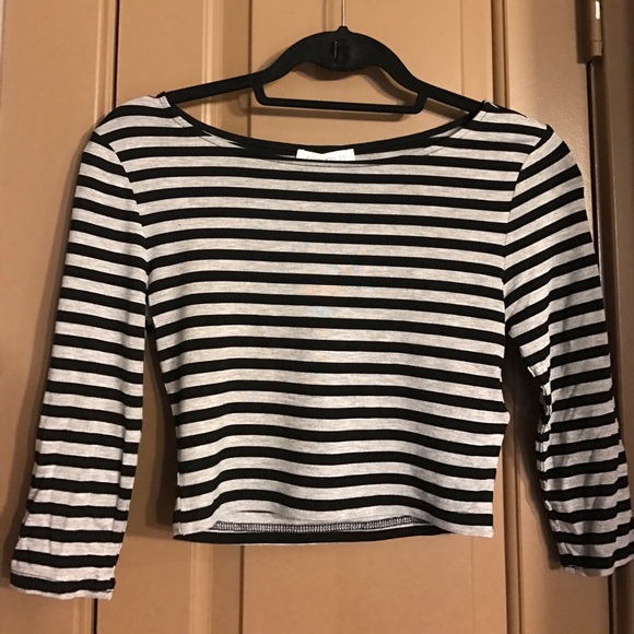 Black and gray crop top - Picture 3 of 3