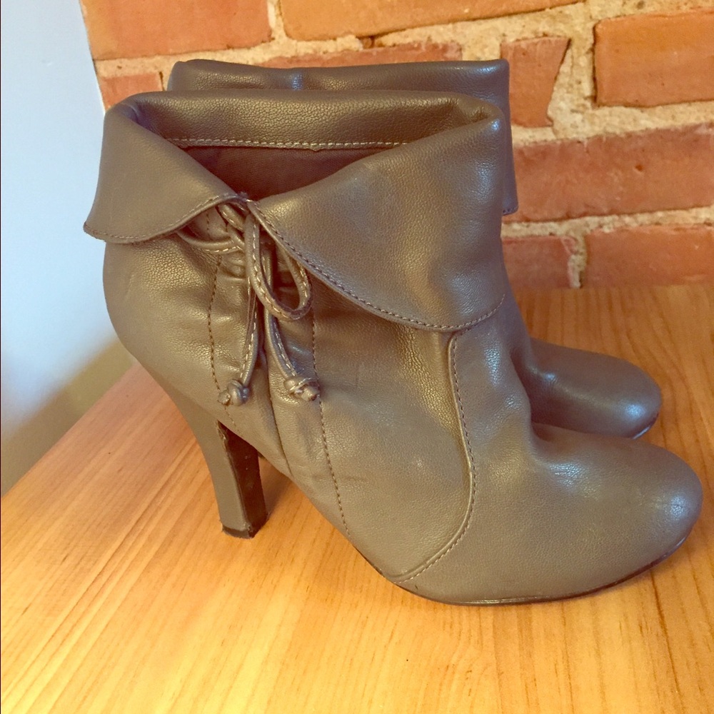 Report booties