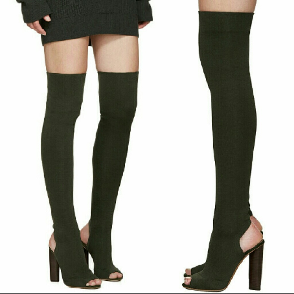 Kimmy Over The Knee