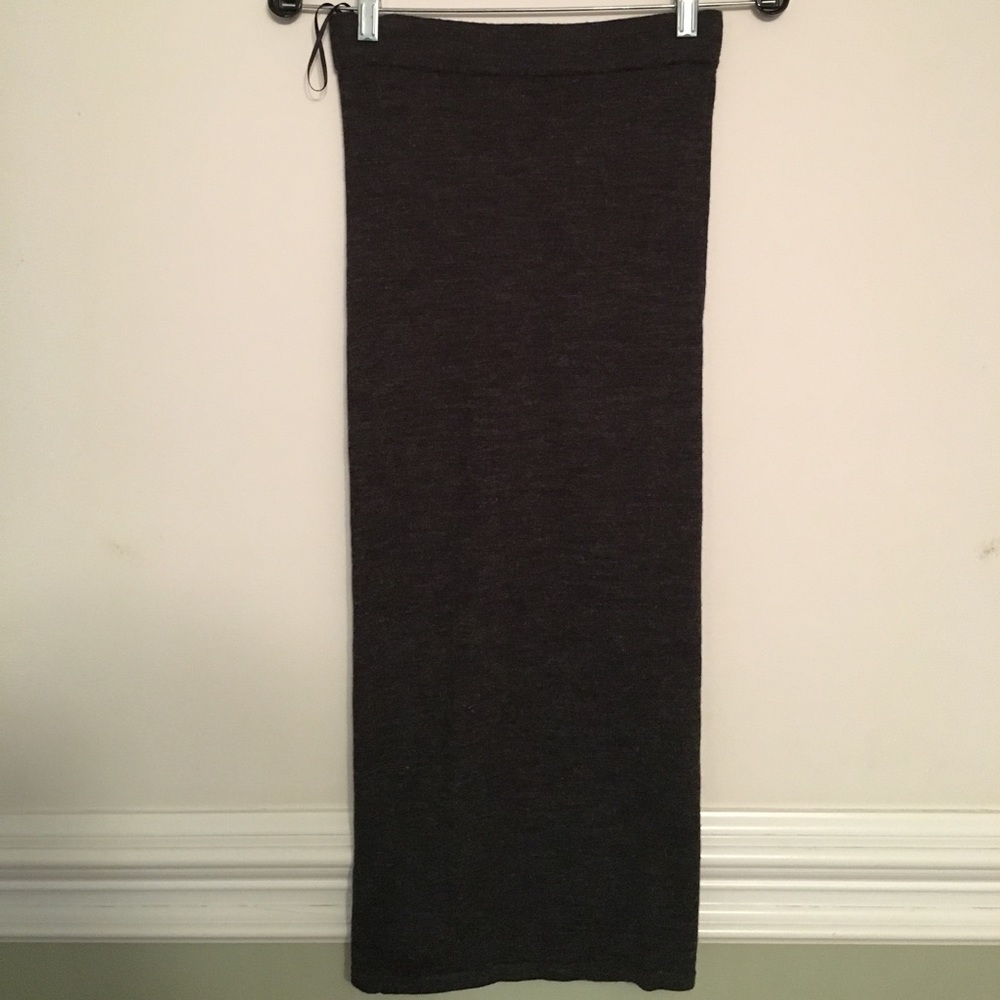 Slim fit knitted high waisted skirt size S