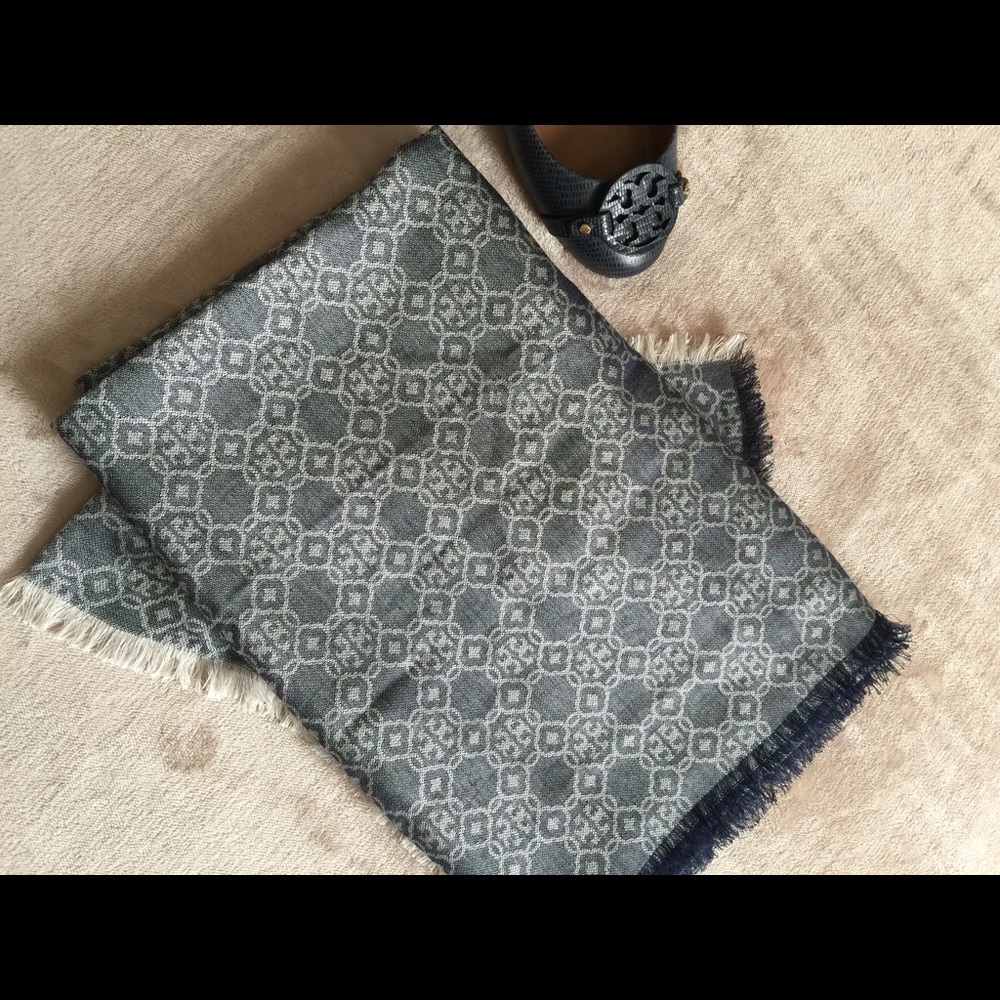 New/Authentic Tory Burch Scarf 💋