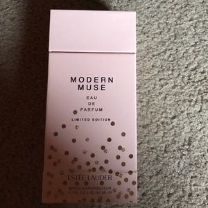Modern Muse Estée Lauder