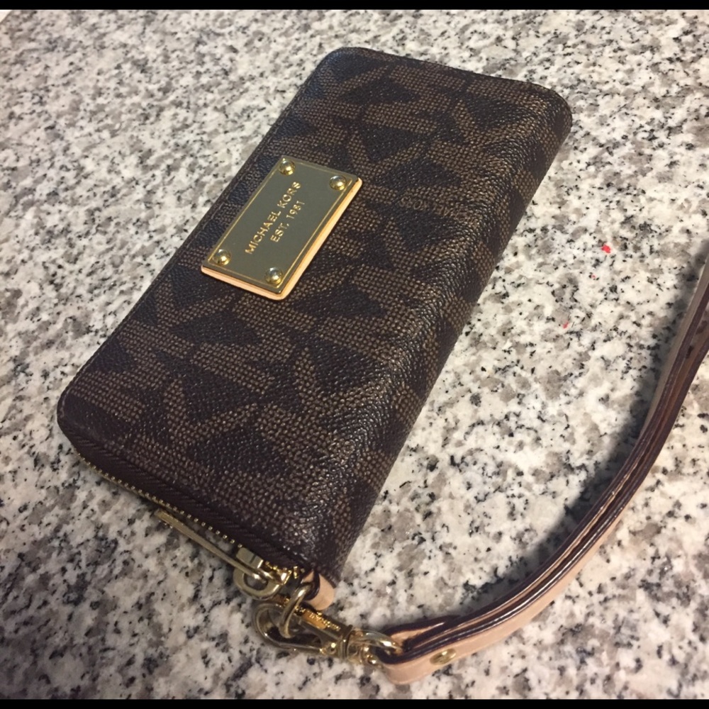 Michael Kors Phone Zip Wallet