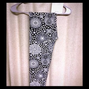 LULAROE OS FLOWER AND BUNNY LEGGINGS