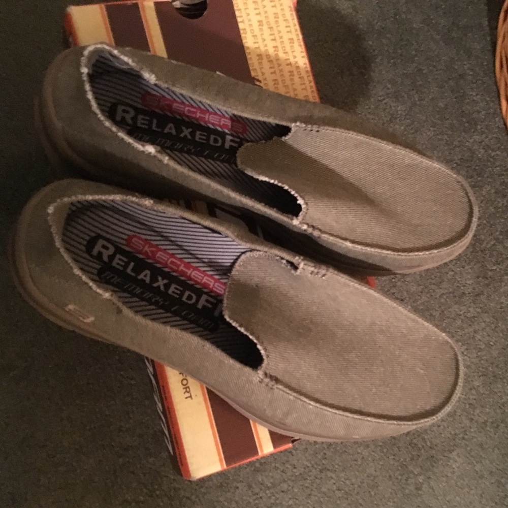 Men's BNWT memory foam relaxed fit Skechers