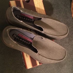 Men's BNWT memory foam relaxed fit Skechers