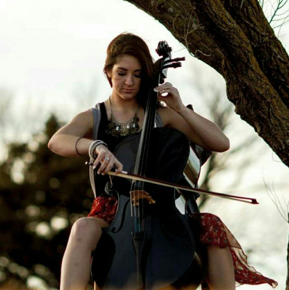 Meet your Posher, Danielle - Picture 1 of 1