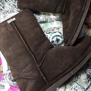 Bear Paw Boots 8 open to offers