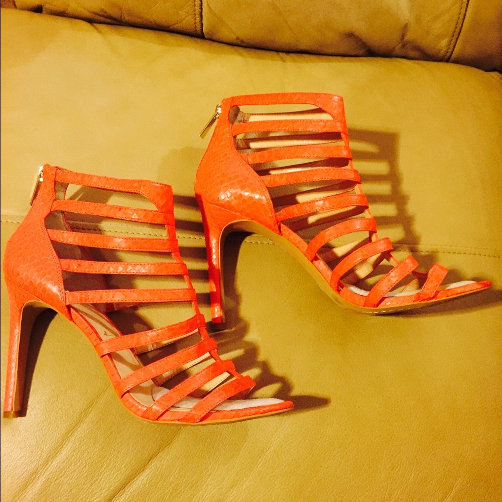 VinceCamuto size10M. 4.5" heels. Worn once.