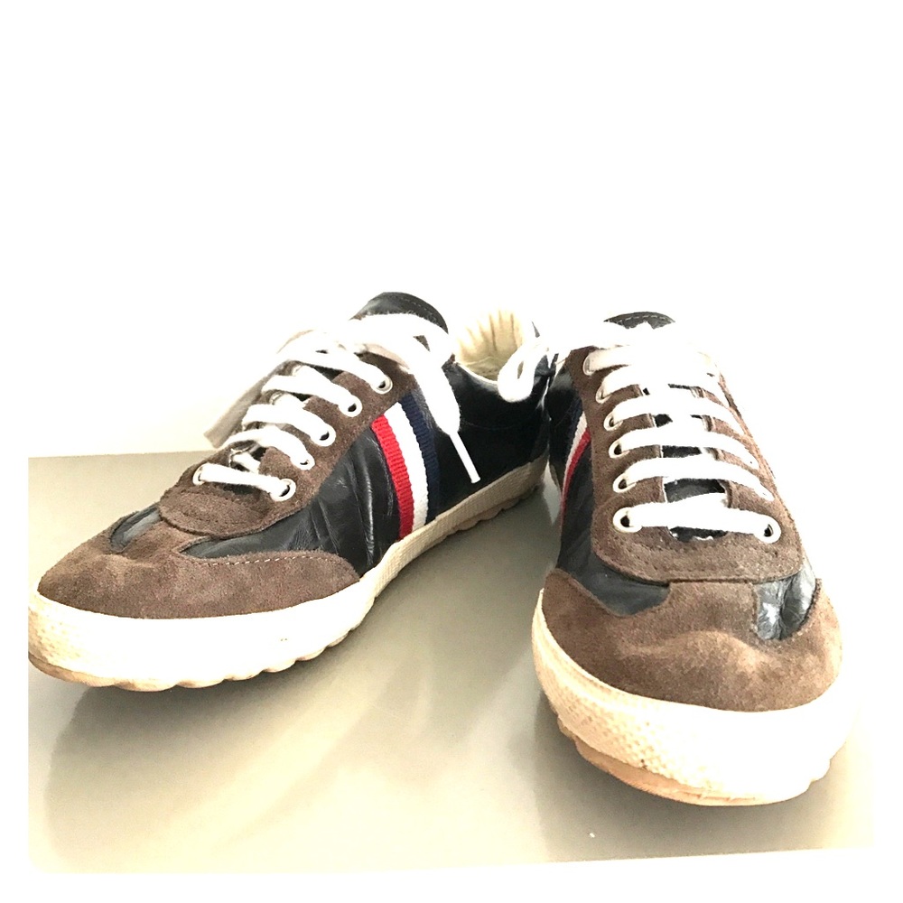 El Ganso soccer sneakers