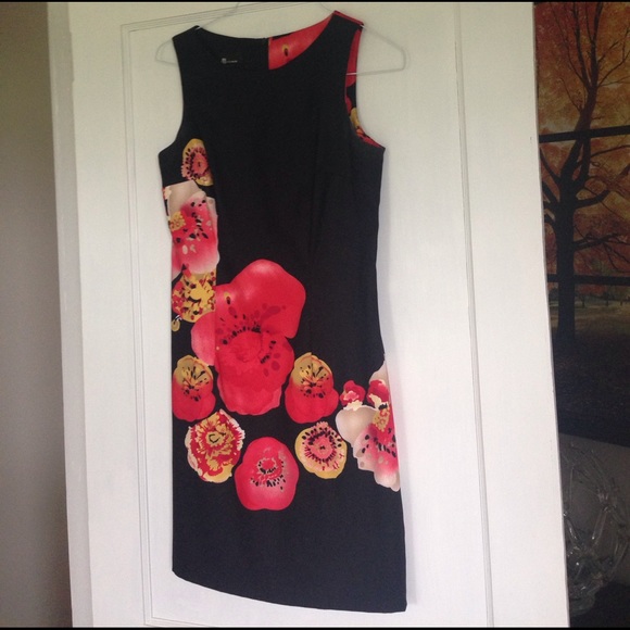 AB Studio Dresses & Skirts - Blk with pretty floral print