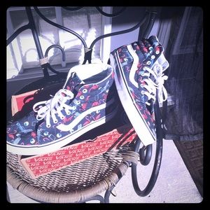 Authentic vans! Not sold anymore! Get them now 🔥