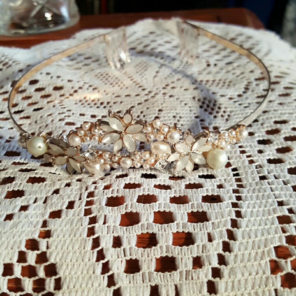 Pearl Tiera - Picture 2 of 3