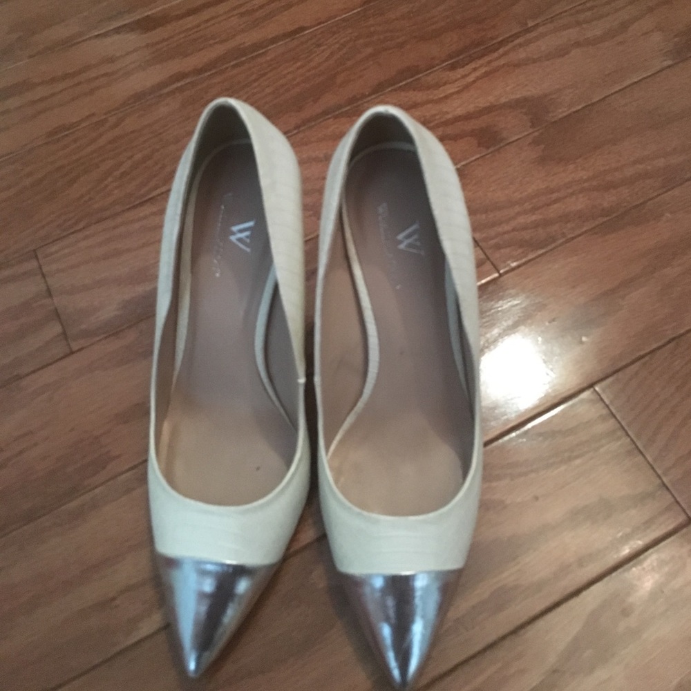 White and Silver Stilettos. 😍