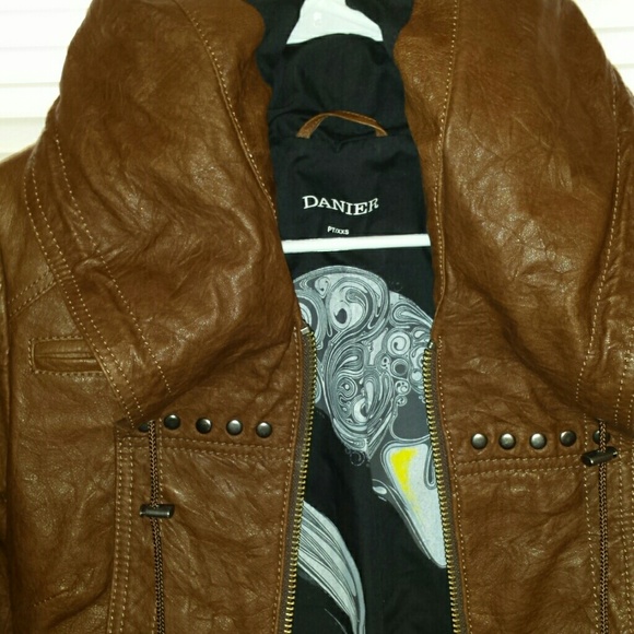 Danier leather bomber jacket NWOT - Picture 4 of 4