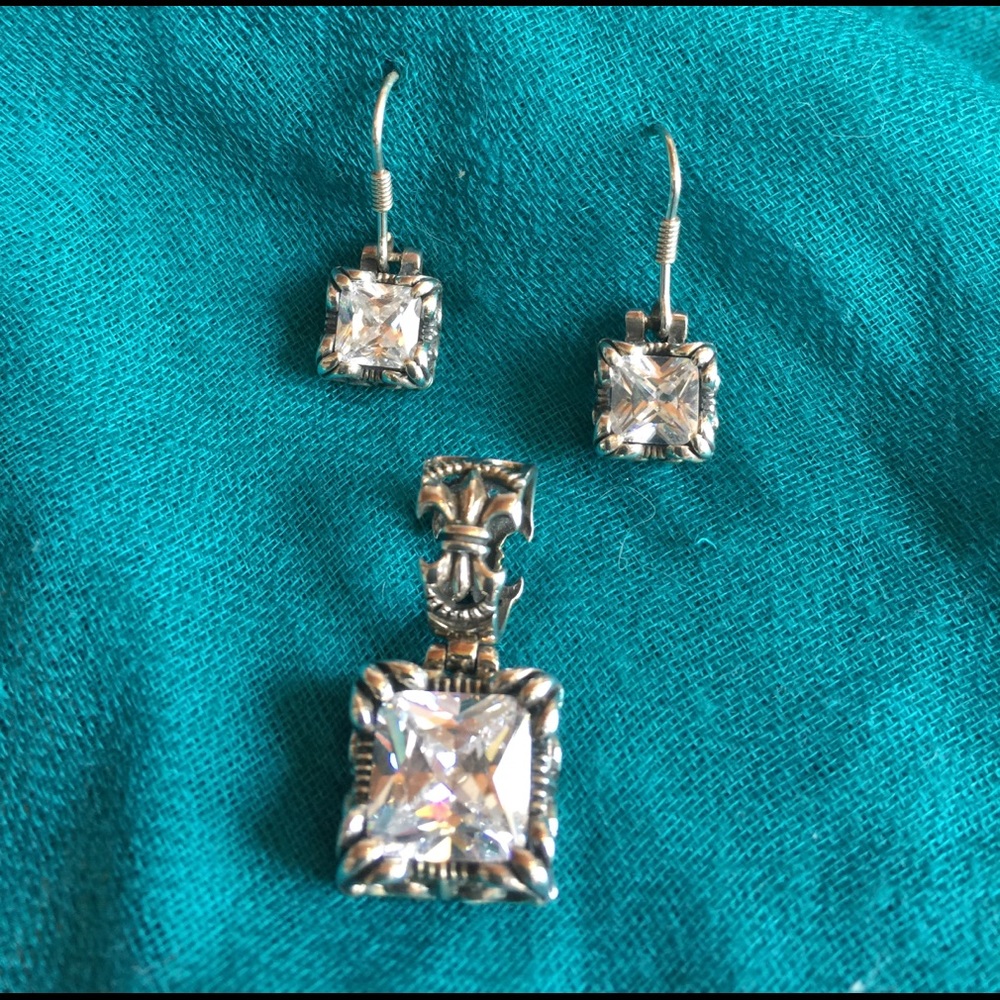 Stunning silver earrings and pendant CZ set