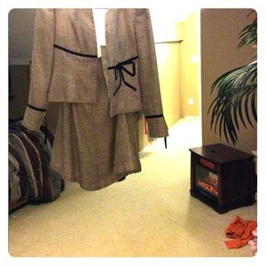 Liz Claiborne skirt suit 6petite