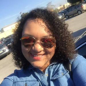 Meet your Posher, Monica