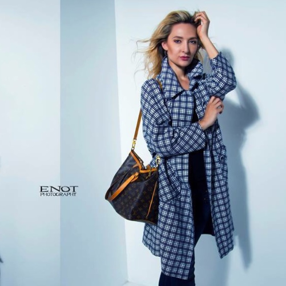 Meet your Posher, Dione