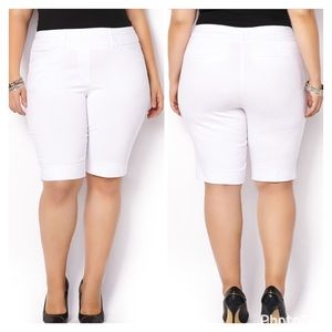 Stretchy White Bermudas