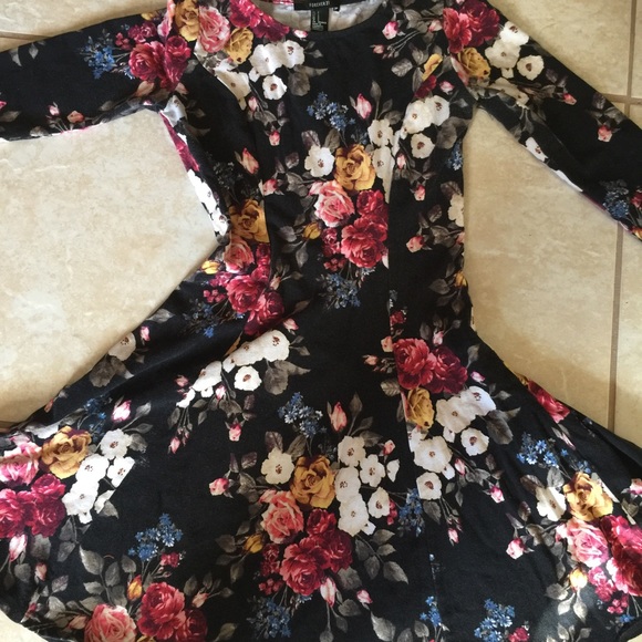 Dress - Picture 2 of 2