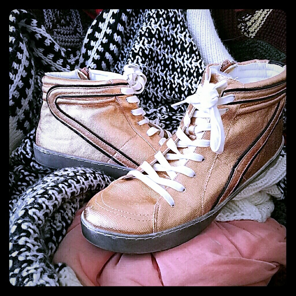 Matisse bronze hightop trainer