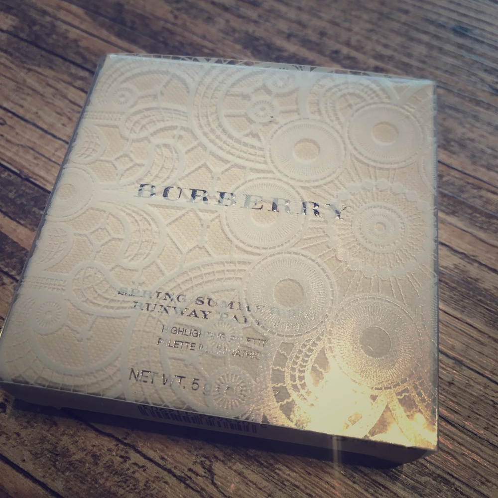 Burberry Spring/Summer 2016 Runway Palette White