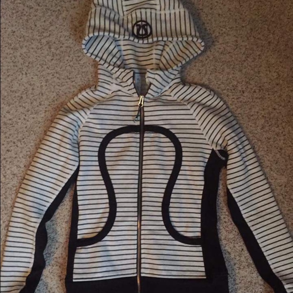 Lululemon scuba size 4