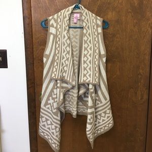 Geometric Pattern Cowel Sweater Wrap