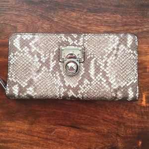 MK Traveler Zip Around Clutch Wallet. Never used