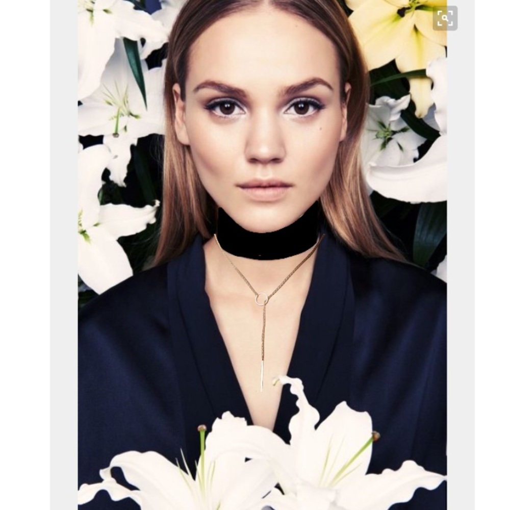 NEW MARKDOWN Elegant gold choker
