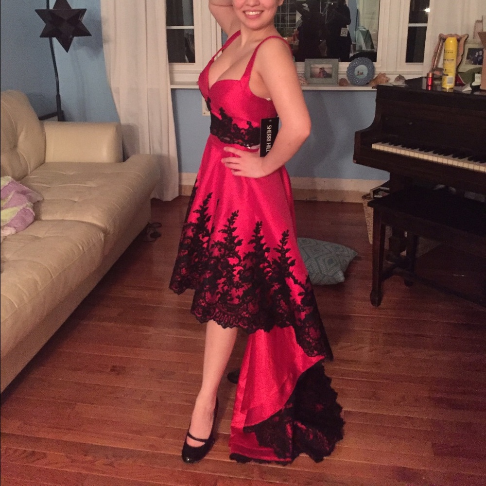 Sherri Hill Two Piece Redblack lace high-low skirt