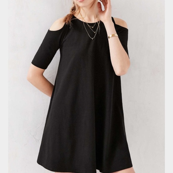 🎉new! UO Cold Shoulder Dress - Picture 2 of 3