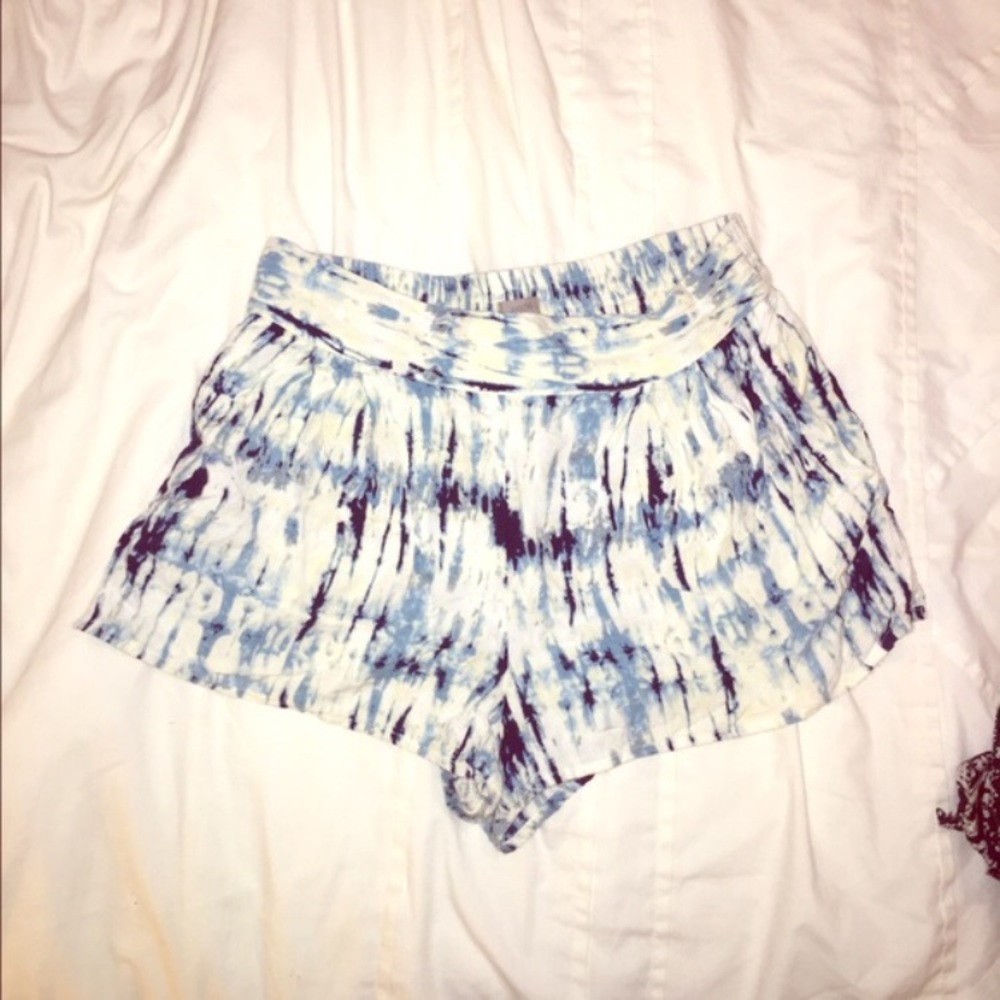 urban outfitters ecote blue tie dye shorts