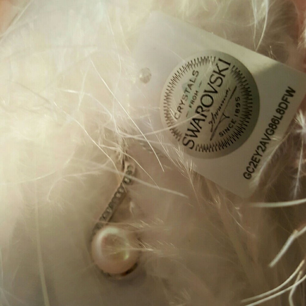 SWAROSKI PEARL AND CLEAR CRYSTALS PENDANT