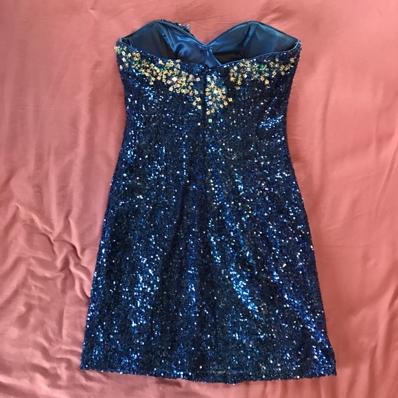 Dress - Picture 2 of 4