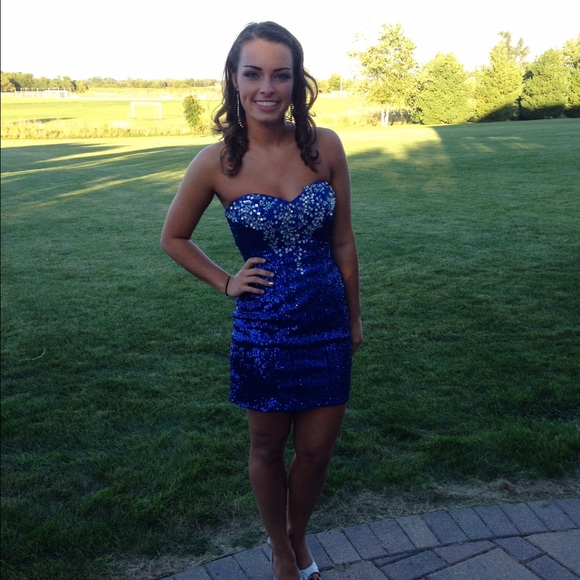 Dress - Picture 4 of 4