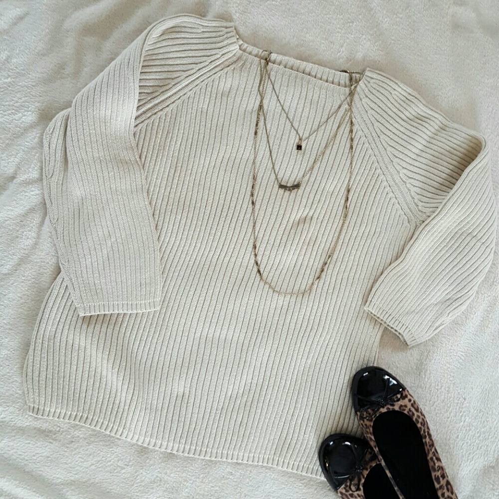 Off-white 3/4 length sleeve sweater
