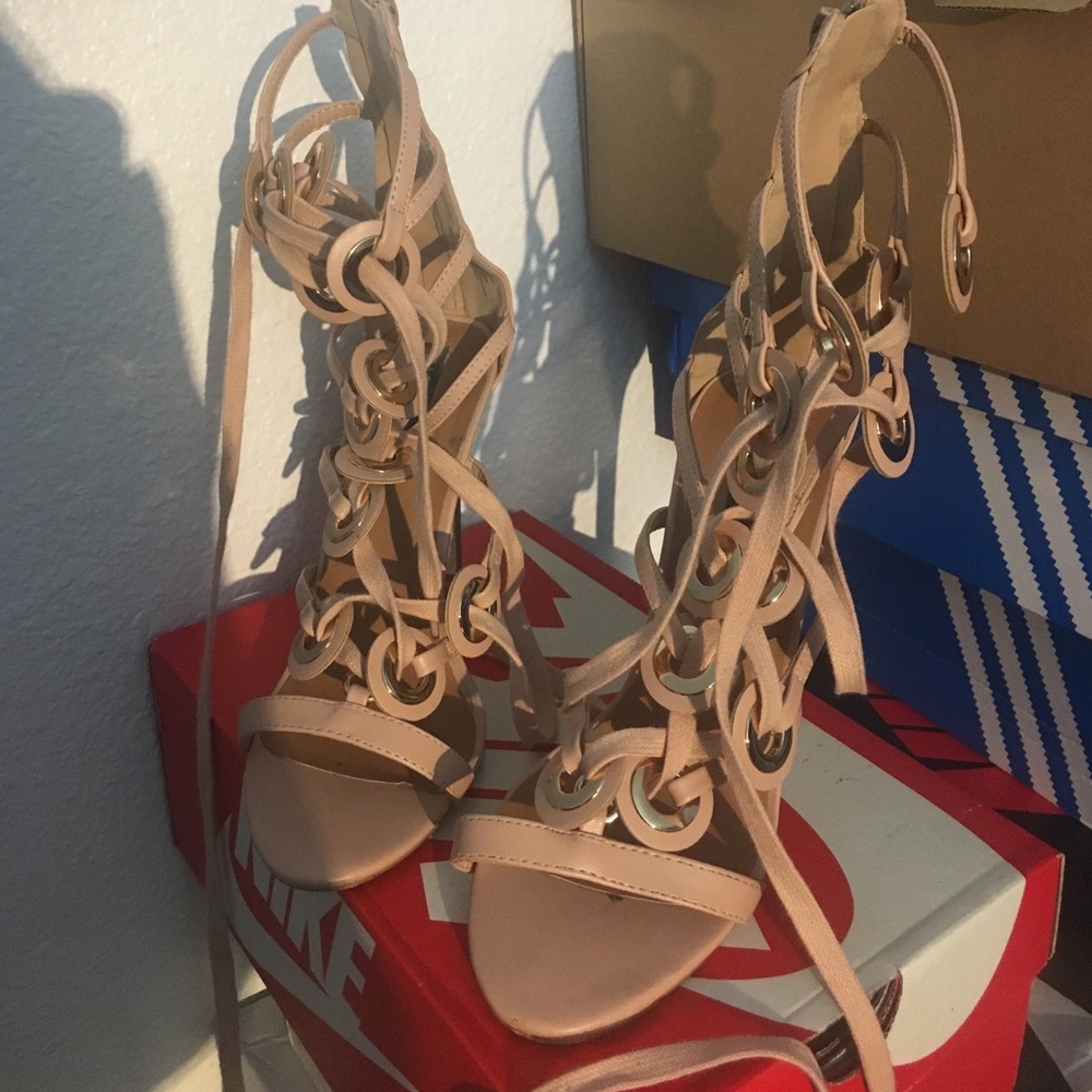 Izabella rue heels