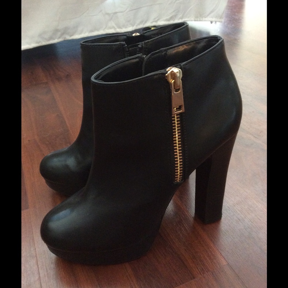 NBW Aldo black booties size 9