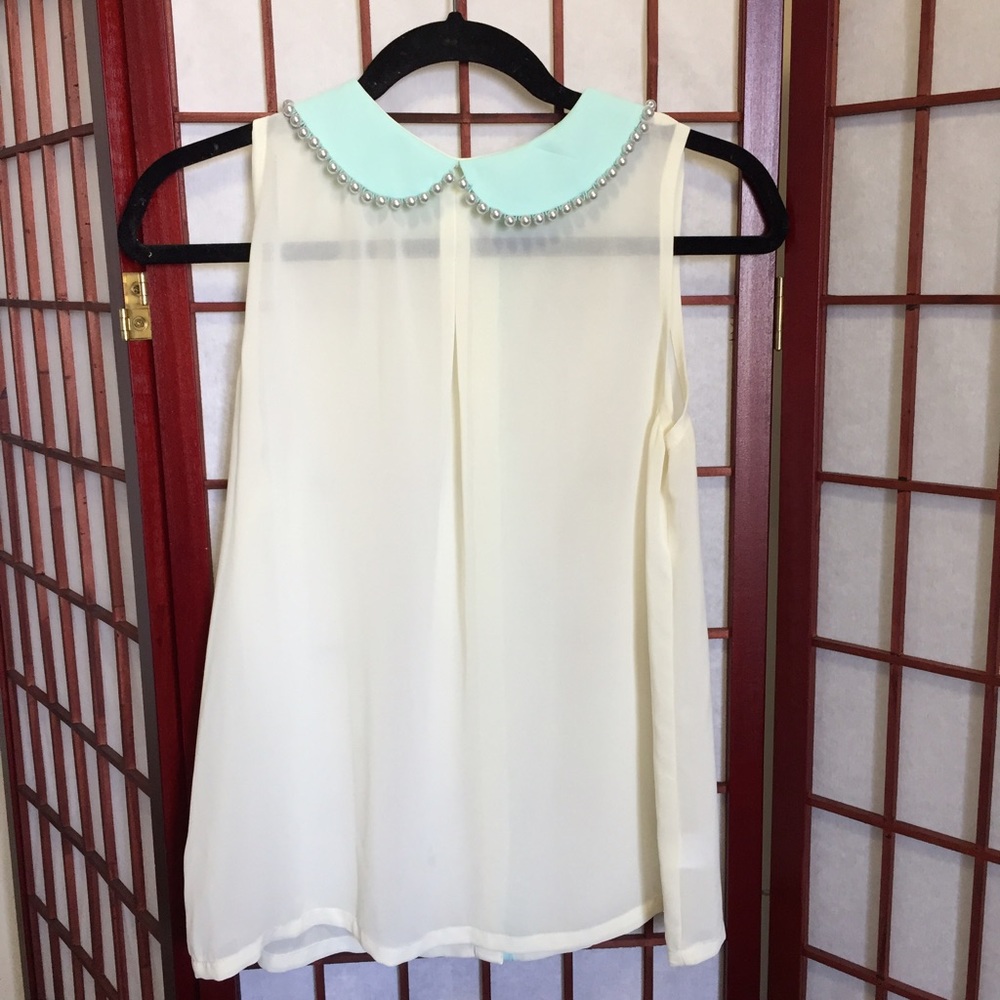 Peter Pan collar contrast top