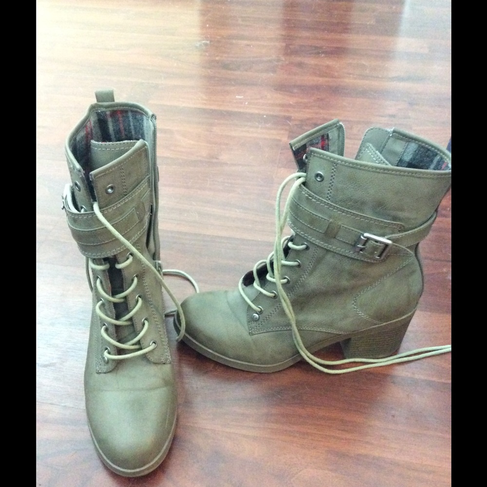 NBW- GUESS heeled combat boot size 9