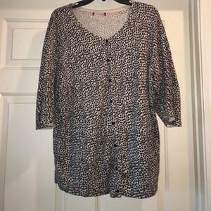 Cute and comfy 3/4 sleeve leopard print cardigan