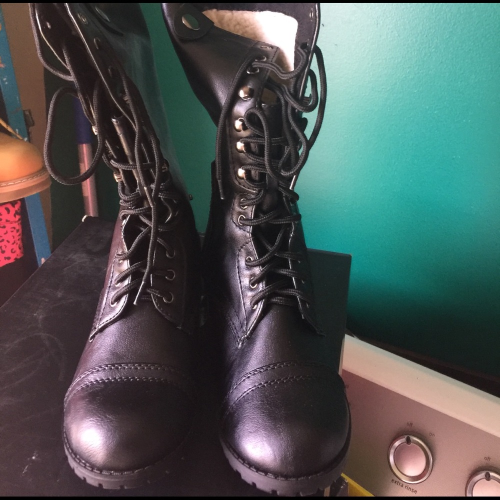 Ladies boots size 8
