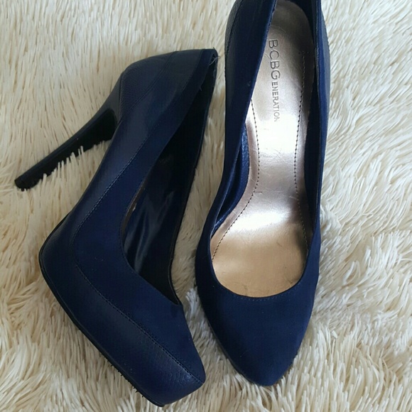 navy blue pumps