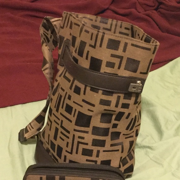 SALE Bucket bag with matching Wallet - Picture 3 of 4