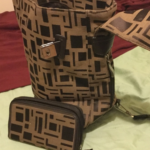 SALE Bucket bag with matching Wallet - Picture 4 of 4