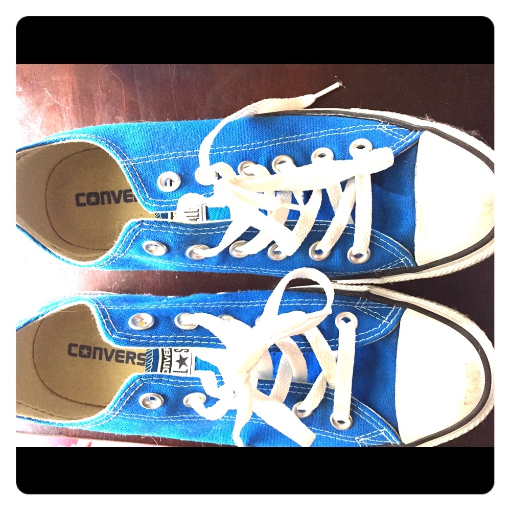 bright blue converse gently used,ready to break in